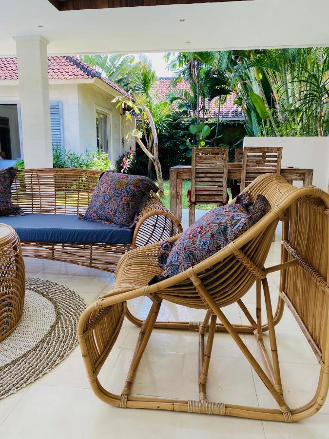Villa Biru - 500M Batubelig Beach チャングー エクステリア 写真