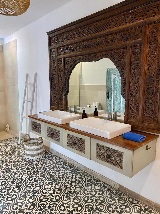 Villa Biru - 500M Batubelig Beach チャングー エクステリア 写真