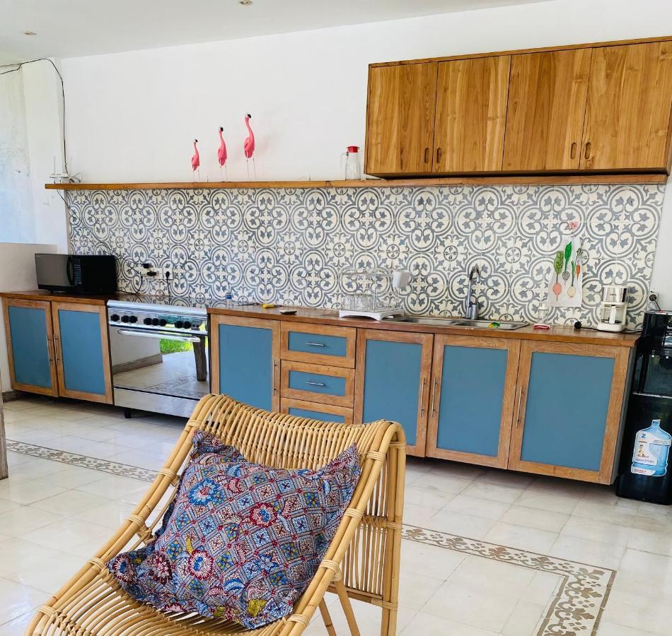 Villa Biru - 500M Batubelig Beach チャングー エクステリア 写真