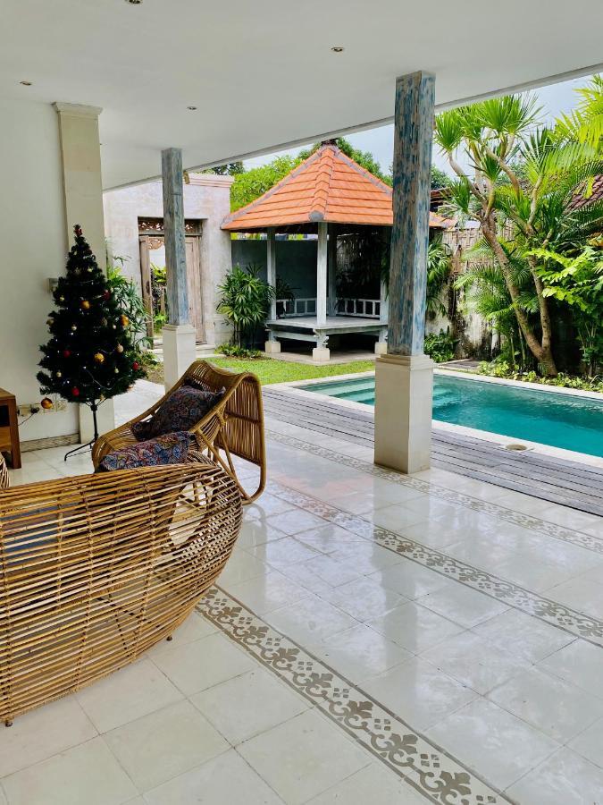Villa Biru - 500M Batubelig Beach チャングー エクステリア 写真