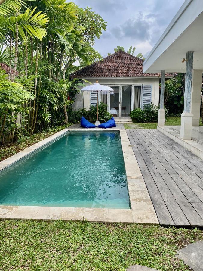 Villa Biru - 500M Batubelig Beach チャングー エクステリア 写真