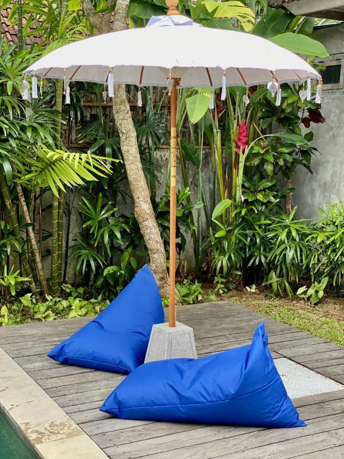 Villa Biru - 500M Batubelig Beach チャングー エクステリア 写真