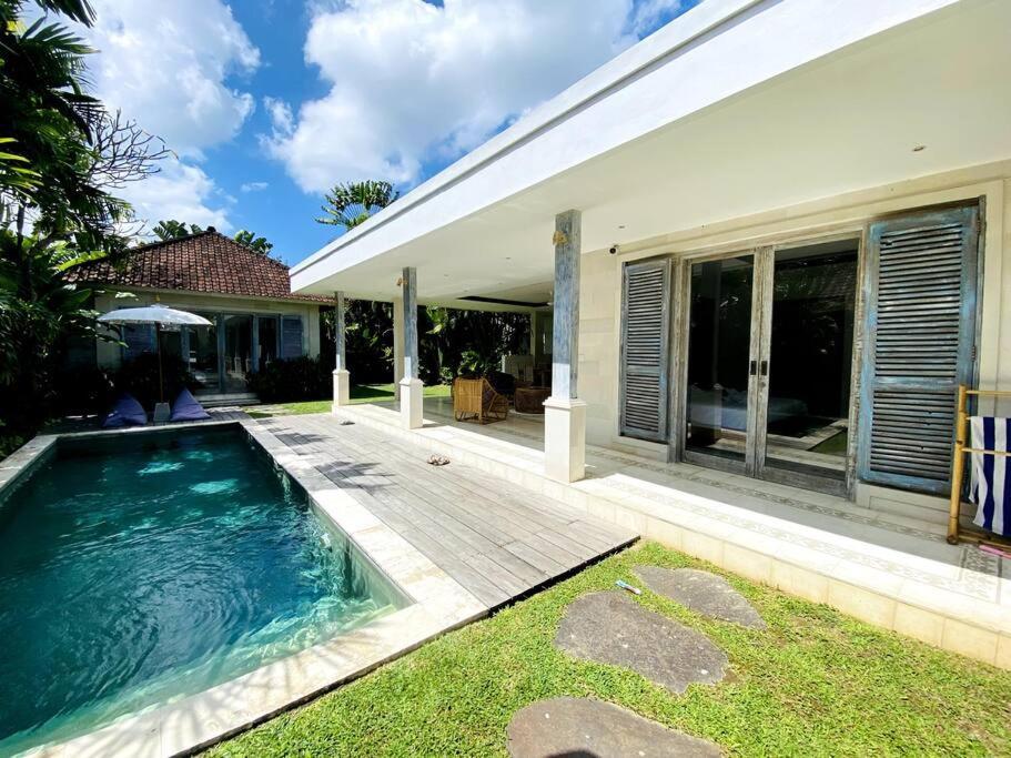 Villa Biru - 500M Batubelig Beach チャングー エクステリア 写真